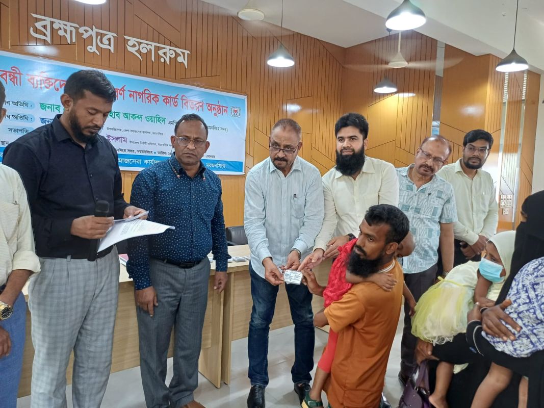 ময়মনসিংহে ২৫০ প্রতিবন্ধী পেলেন সুবর্ণ কার্ড