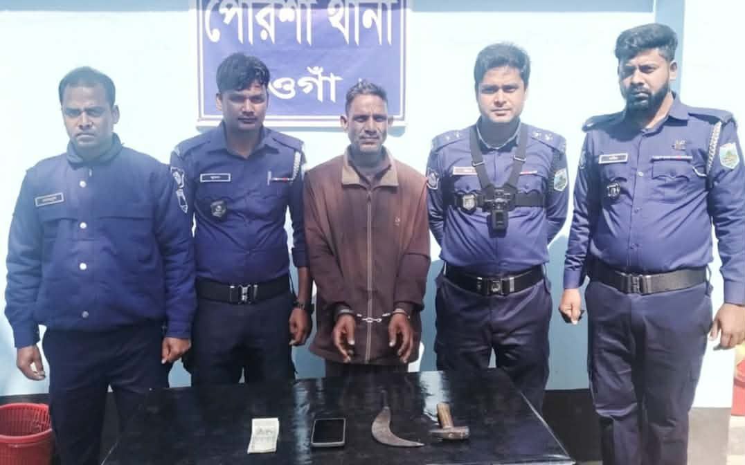 নওগাঁয় মাইক্রোবাসে ডাকাতি,  ডাকাত সদস্য আটক