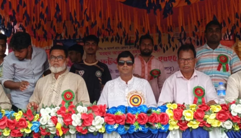 নওগাঁয় আরাফাত রহমান কোকো স্মৃতি ফুটবল টুর্নামেন্ট অনুষ্ঠিত