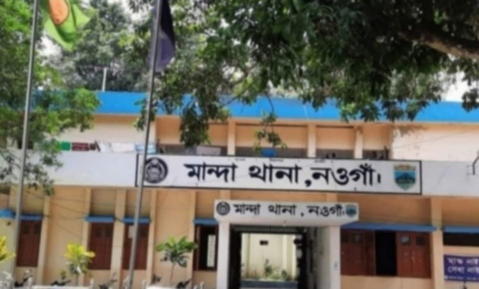 নওগাঁয় নবজাতককে রেখে পালিয়ে গেলেন মা