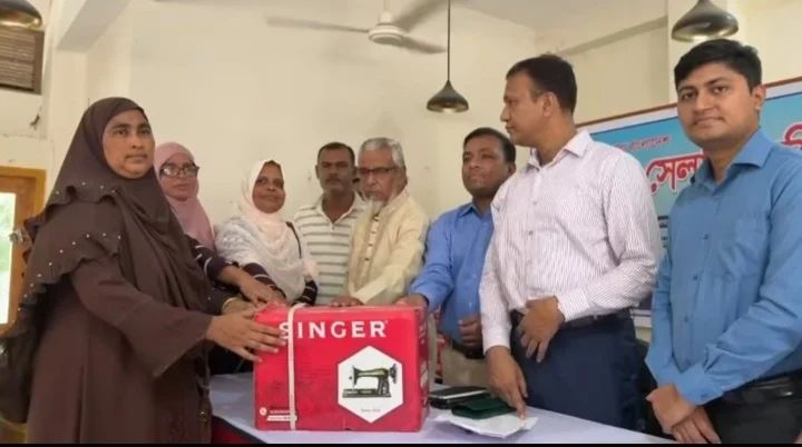 মেহেরপুরে ৬০ জন নারী পেল সেলাই মেশিন