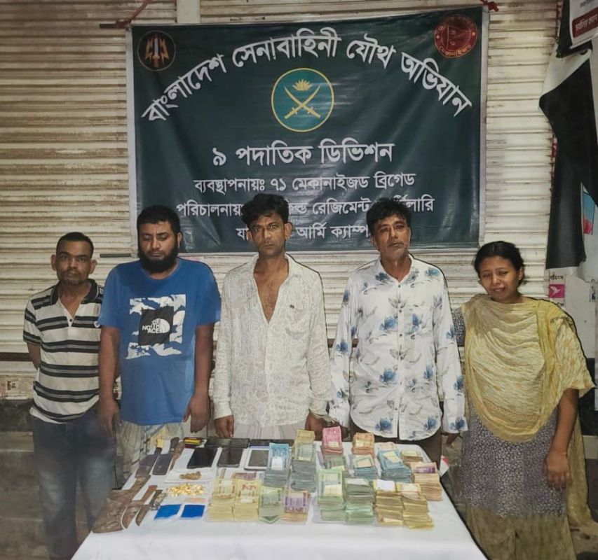 যাত্রাবাড়ীতে শীর্ষ সন্ত্রাসী শুক্কুর আলীকে গ্রেফতার করেছে সেনাবাহিনী