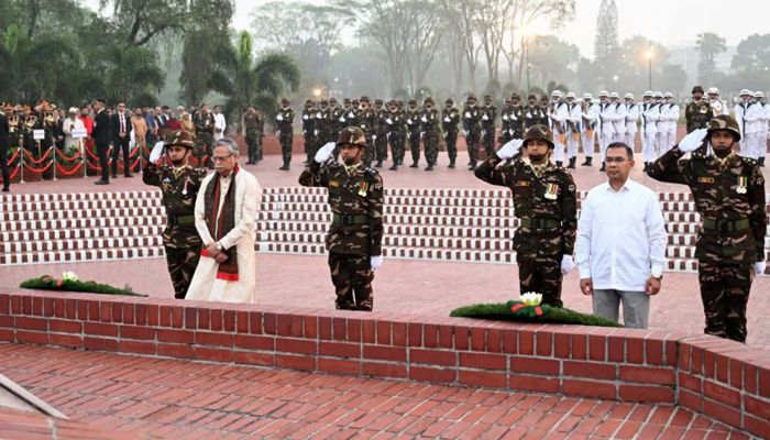 স্বাধীনতা দিবসে শহীদদের প্রতি রাষ্ট্রপতি ও প্রধানমন্ত্রীর শ্রদ্ধা