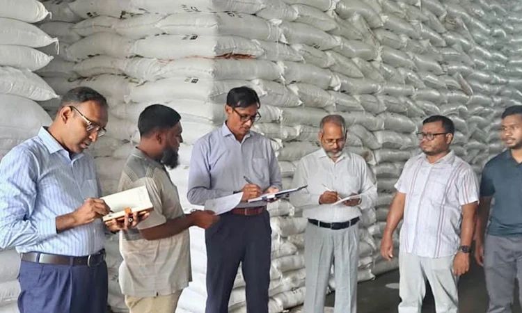 রাজশাহীতে সারের সংকট নেই, মজুত পর্যাপ্ত: বিভাগীয় কমিশনার