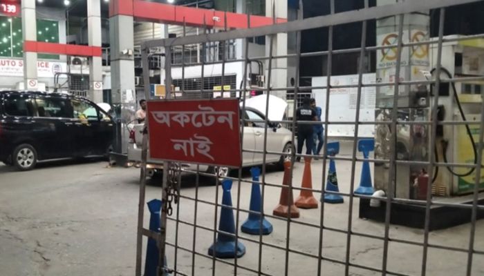 পাম্প বন্ধ, খোলা স্টেশনগুলোতে দীর্ঘ লাইনে ভোগান্তি