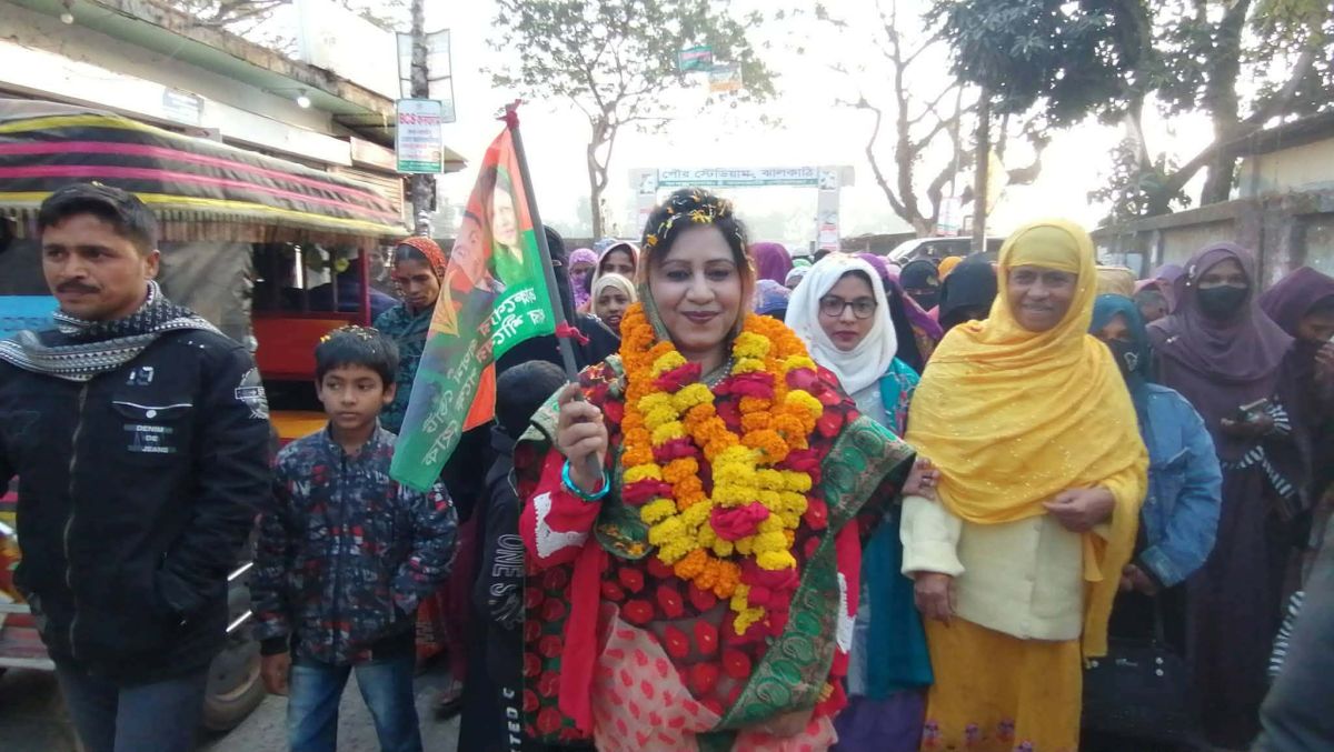 বহিষ্কারাদেশ প্রত্যাহারের পর সংবর্ধিত মহিলাদল নেত্রী