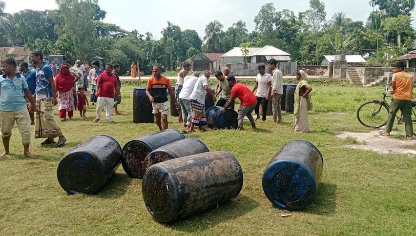 পীরগাছায় নকল সয়াবিন তেল কারখানায় অভিযান, ব্যবসায়ীকে কারাদণ্ড