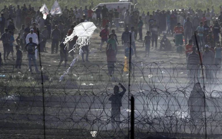 গাজা থেকে ঘুড়ি ওড়ানো বন্ধ না হলে হামলা চালানো হবে, হুমকি ইসরাইলের