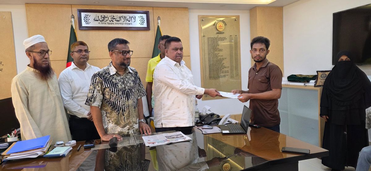 দুস্থ মানুষের পাশে দাঁড়ানো আমাদের নৈতিক দায়িত্ব