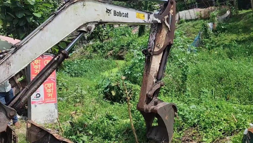 প্রাণ ফিরছে মাদারীপুরের ঐতিহ্যবাহী বরিশাল খালের