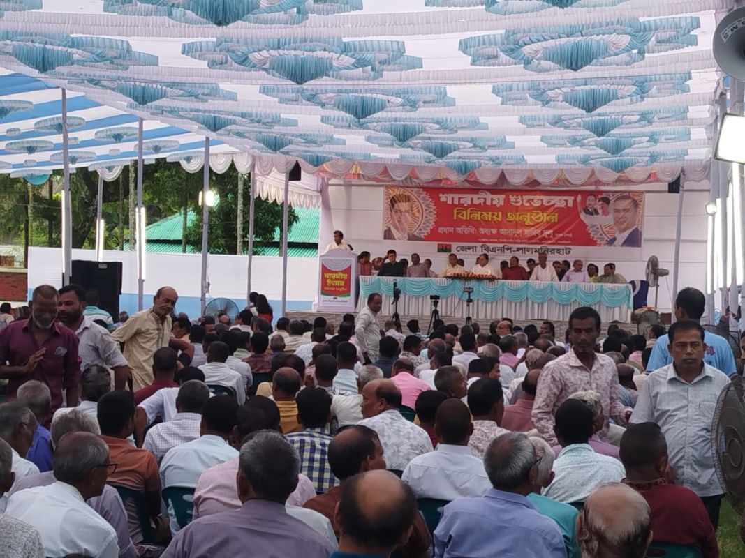 বিএনপি নেতার শারদীয় শুভেচ্ছা বিনিময়