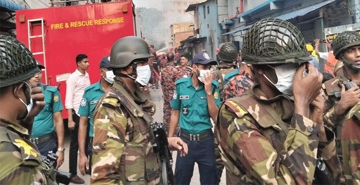 ছাদে তালা, বিষাক্ত গ্যাসে অজ্ঞান শ্রমিকরা মারা যান দগ্ধ হয়ে