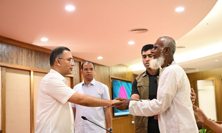 গুম-খুনের শিকার এবং জুলাইয়ে শহীদ ও আহত পরিবারের ৭৪ জনকে চাকুরির নিয়োগপত্র প্রদান প্রধানমন্ত্রীর