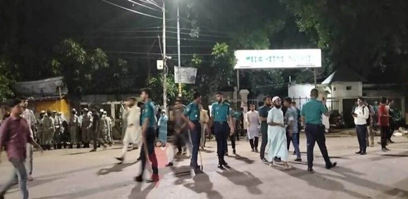 থমথমে ঢা বি, সতর্ক অবস্থানে আইনশৃঙ্খলা বাহিনী