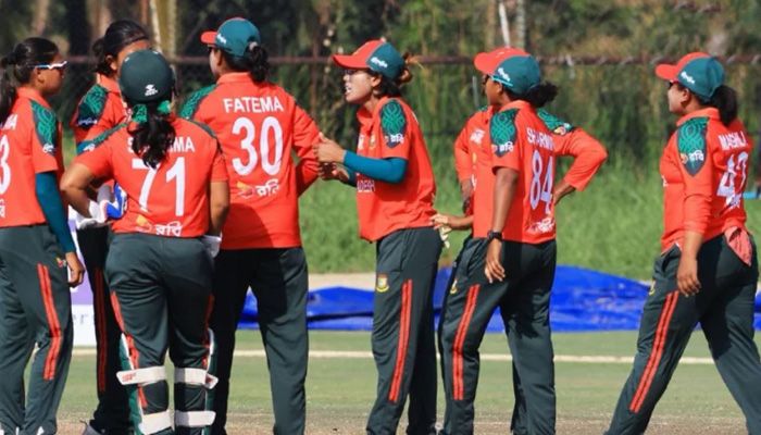 পাকিস্তানকে গুঁড়িয়ে ফাইনালে বাংলাদেশের মেয়েরা