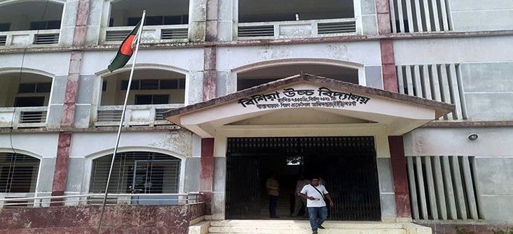 নওগাঁয় শিক্ষার্থীর শ্লীলতাহানির মূল্য ৫০হাজার টাকা