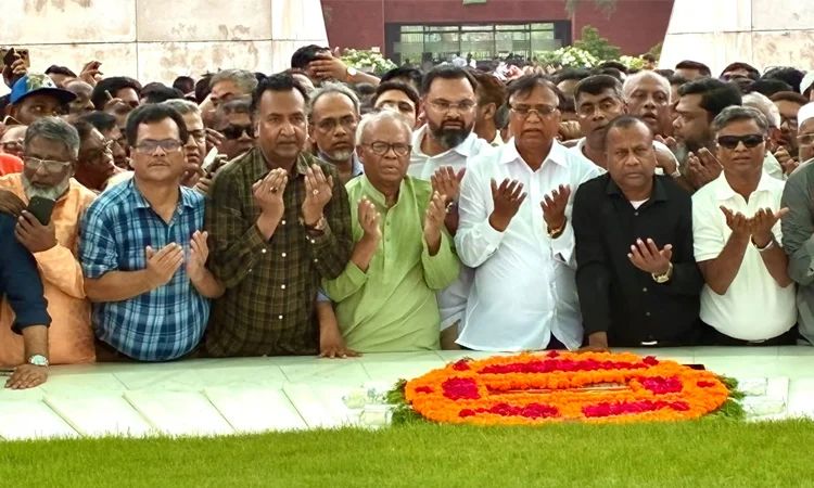 জিয়াউর রহমান ও বেগম খালেদা জিয়ার কবরে রিজভীর শ্রদ্ধা নিবেদন