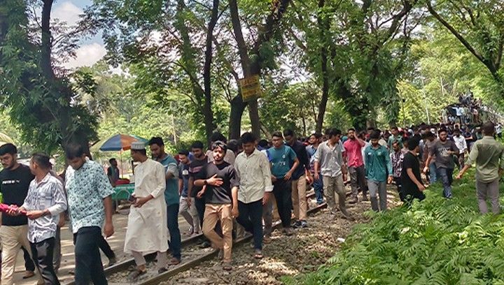 কৃ‌ষি‌বিদ‌দের ৩ দা‌বি‌তে ময়মন‌সিংহে অব‌রোধ