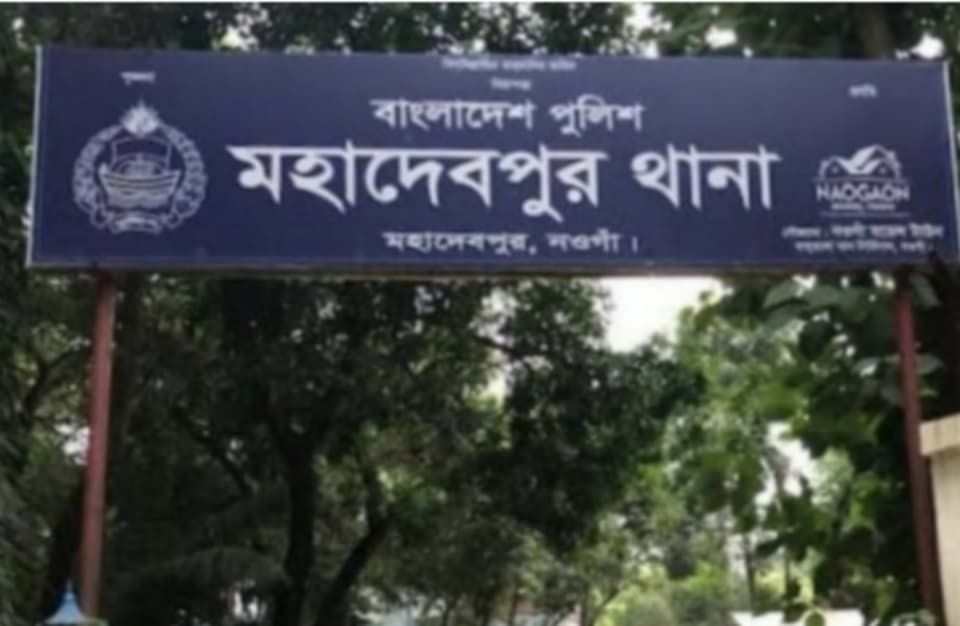 নওগাঁয় দুর্ধর্ষ ডাকাতি, ৮ লক্ষাধিক টাকার মালামাল লুট