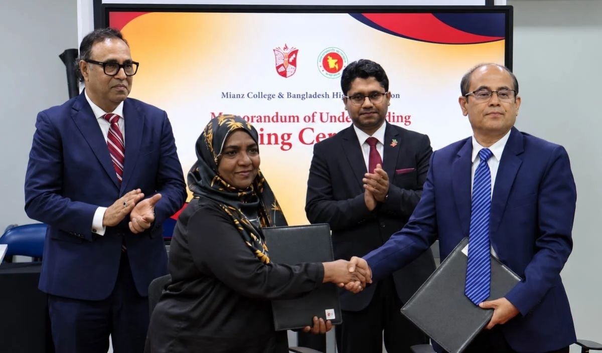 মালদ্বীপের মিয়ানজ কলেজকে ২১ হাজারের বেশি বীজ ও সামগ্রী উপহার দিল বাংলাদেশ