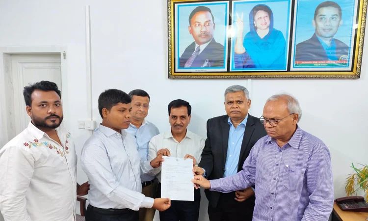 প্রধানমন্ত্রীর উদ্যোগে আজন্ম দৃষ্টিহীনকে চাকরিতে নিয়োগ দিল রাবি