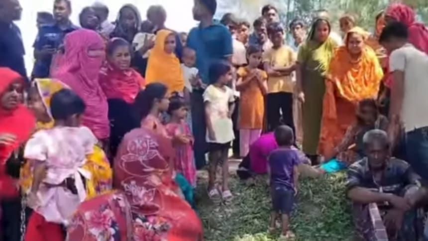 নওগাঁয় রাস্তার পাশ থেকে গৃহবধূ'র মৃতদেহ উদ্ধার