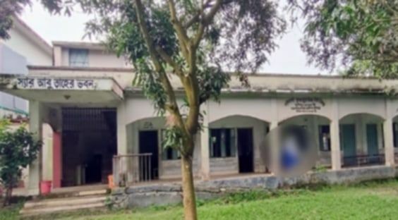 নওগাঁয় ছাত্রীকে শ্রীলতাহানির অভিযোগে শিক্ষক বরখাস্ত