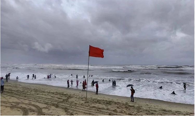 বরিশালে ২৪ ঘণ্টায় ২০ মিলিমিটার বৃষ্টিপাত, পায়রা বন্দরে ৩ নম্বর সতর্ক সংকেত