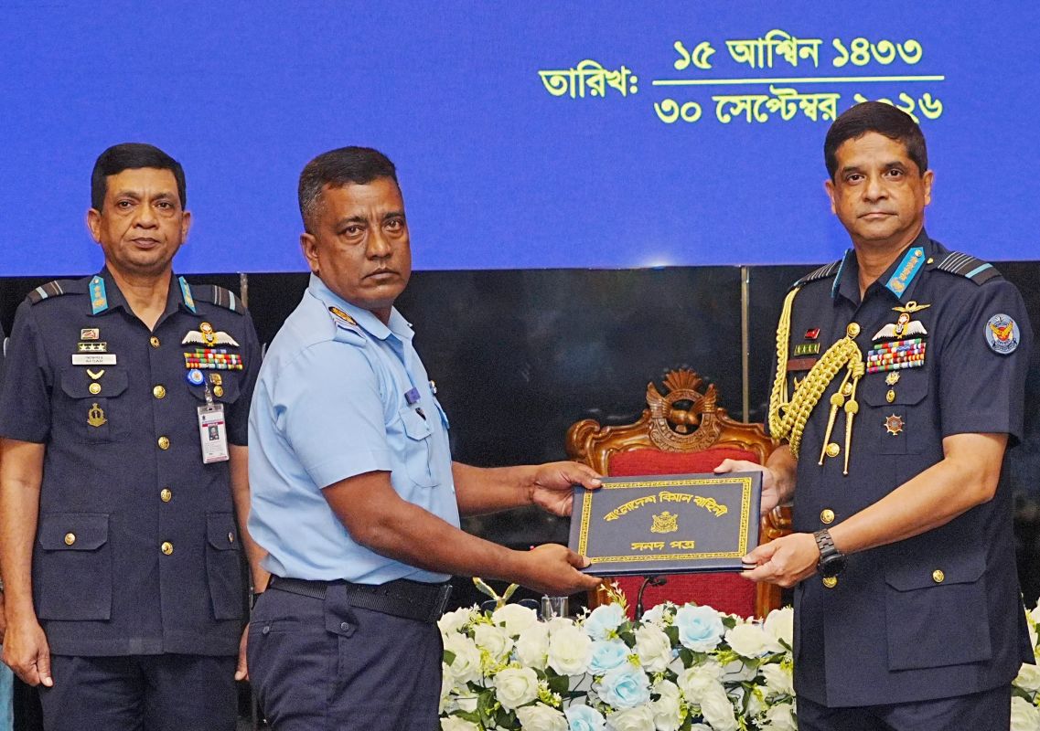 বিমান বাহিনী প্রধানের শ্রেষ্ঠ বিমানসেনা ও এমওডিসিদের পুরস্কার প্রদান