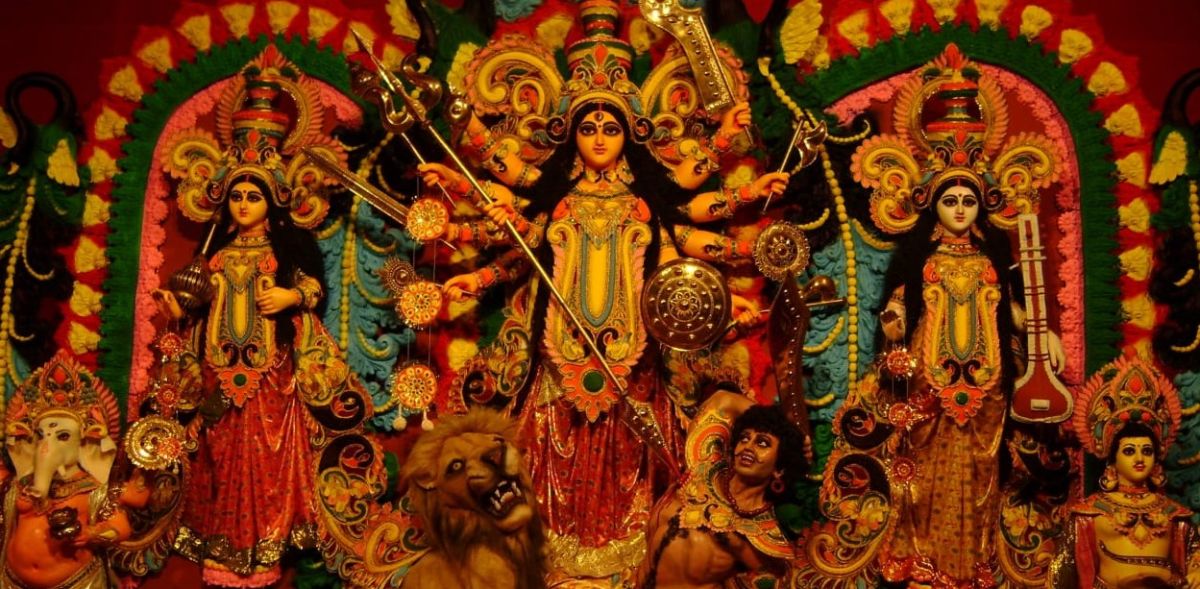 হিন্দু সম্প্রদায়ের বড় ধর্মীয় উৎসব দুর্গাপূজা শুরু