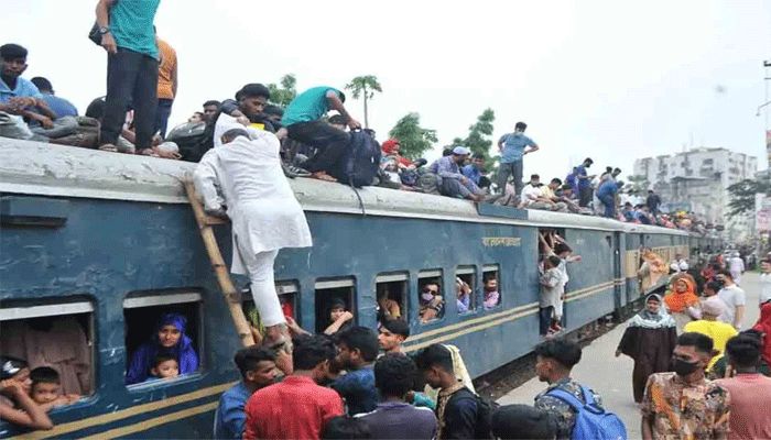 ট্রেনের ছাদে ভ্রমণ ঠেকাতে তিন স্তরের নিরাপত্তাব্যবস্থা