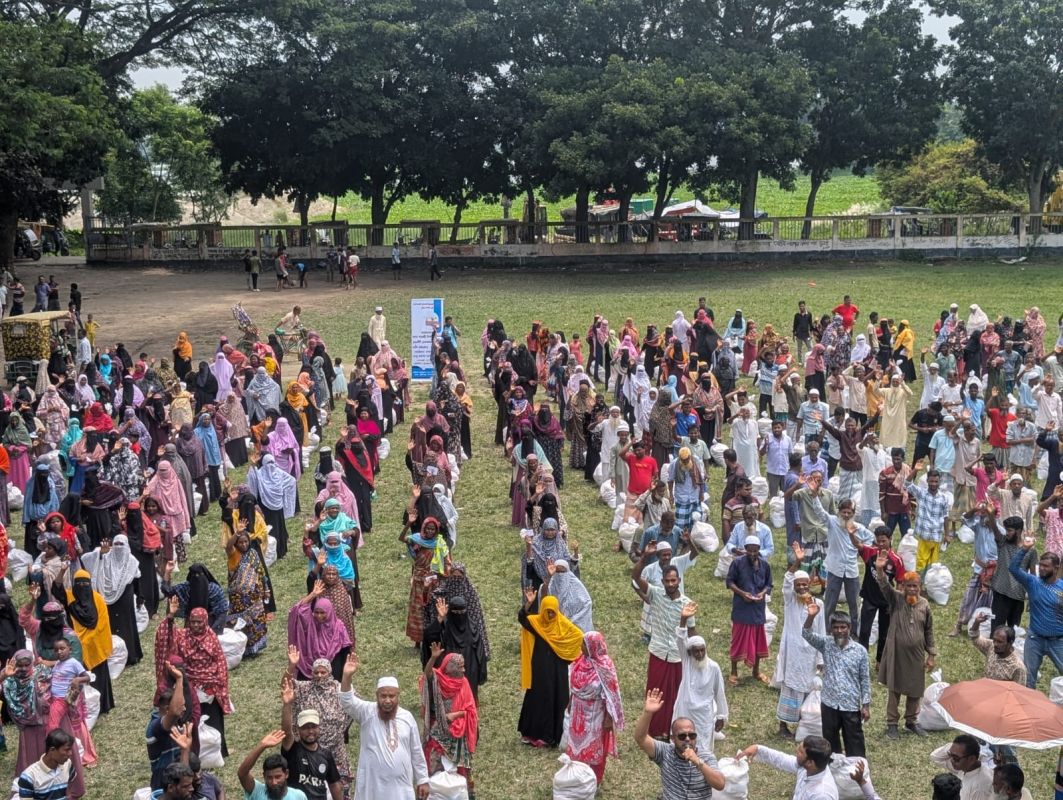 গজারিয়ার অসহায় ও দুস্থ চার শতাধিক পরিবারের মুখে ফুটল হাসি