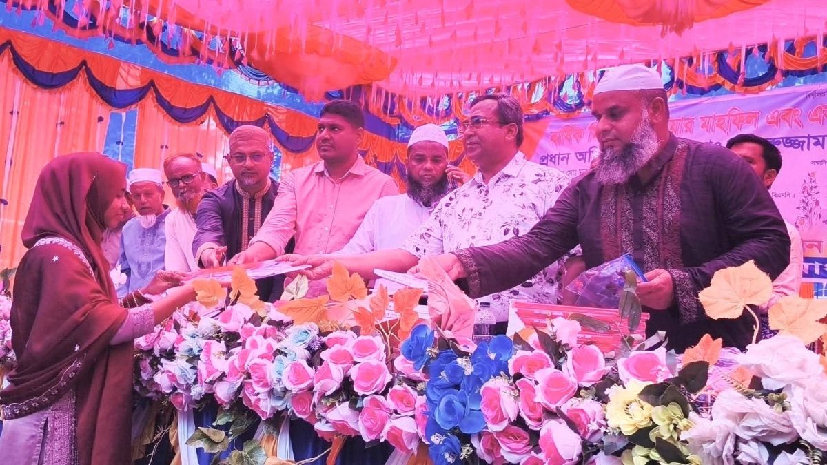 বড় রায়পাড়ায় এসএসসি পরীক্ষার্থীদের বিদায় অনুষ্ঠিত