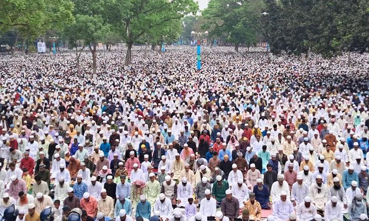 ছয় লাখ মুসল্লির অংশগ্রহণে শোলাকিয়ায় ঈদ জামাত