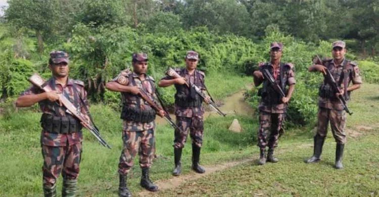 লালমনিরহাট সীমান্তে চোরাকারবারীদের লক্ষ্য করে বিজিবির গুলি