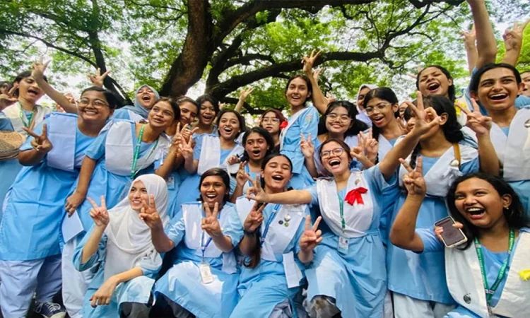 এইচএসসি ও সমমানের পরীক্ষায় পাসের হার ৫২.১২ শতাংশ