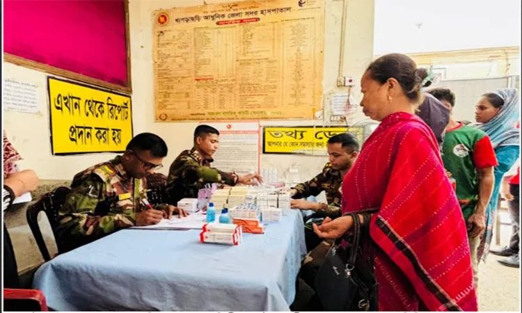 খাগড়াছড়ি সদর হাসপাতালে সেনাবাহিনীর চিকিৎসা সেবা প্রদান