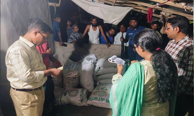 নাটোরে সার মজুতের দায়ে চার ব্যবসায়ীকে অর্থ ও কারাদণ্ড