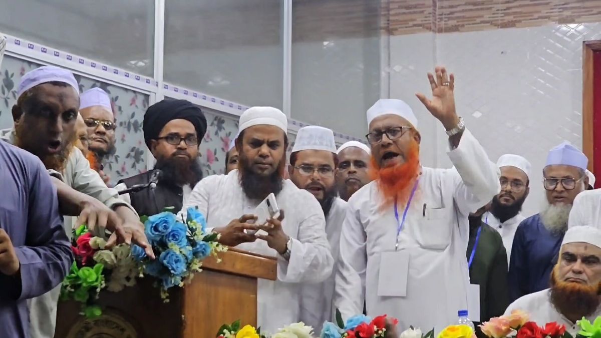 নেত্রকোনায় হেফাজত ইসলামের কাউন্সিলে হাতাহাতি, কাউন্সিল স্থগিত