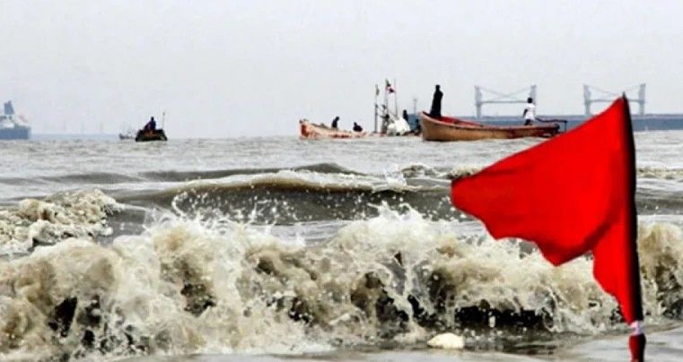 সমুদ্রবন্দরে সতর্কসংকেত জারি, সাগরে যেতে মানা