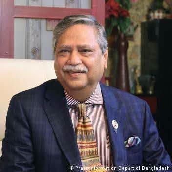 কি হচ্ছে পর্দার আড়ালে?