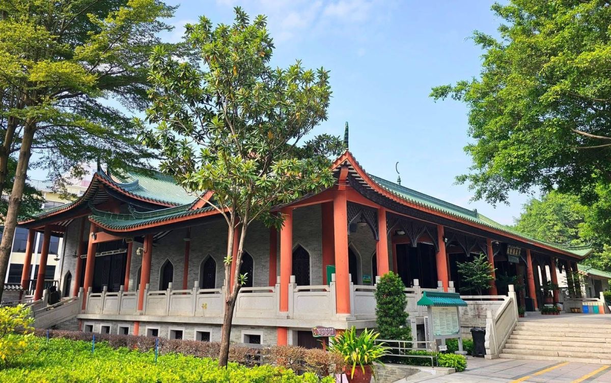 চীনের গুয়াংজুতে সাহাবা সা'দ ইবনে আবি ওয়াক্কাস (রা.)-এর স্মৃতির সন্ধানে