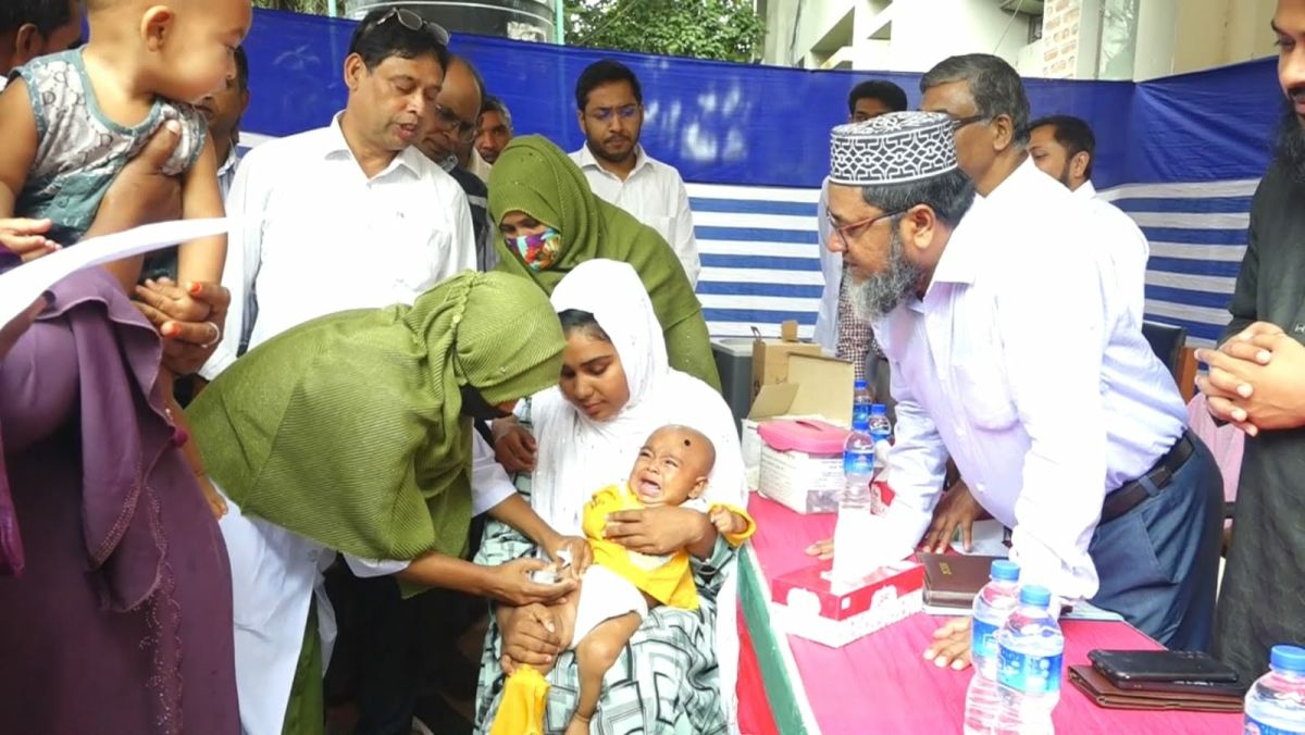নওগাঁয় হাম রুবেলা প্রতিরোধে শিশুদের টিকাদান শুরু