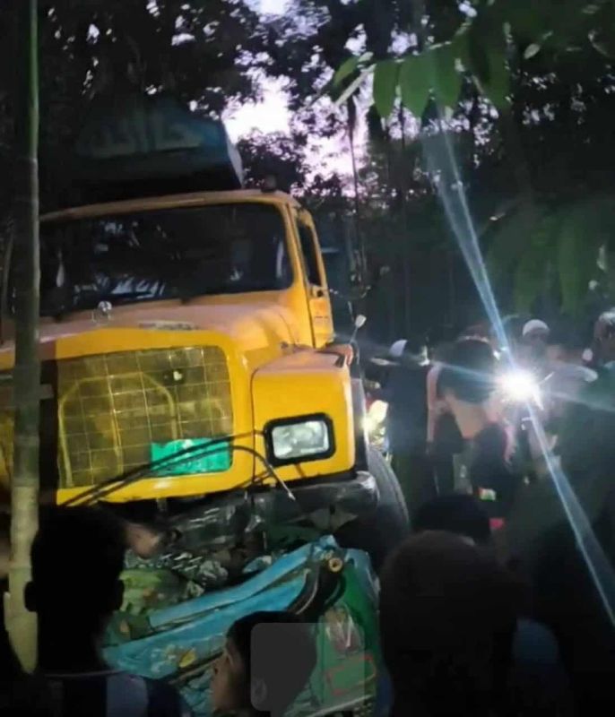 কুমিল্লায় ট্রাক-সিএনজি-অটোর ত্রিমুখি সংঘর্ষে নিহত ৩, আহত ৫