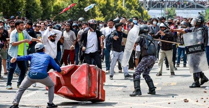 নেপালে বন্ধ হয়েছে ফেসবুক, ইউটিউব