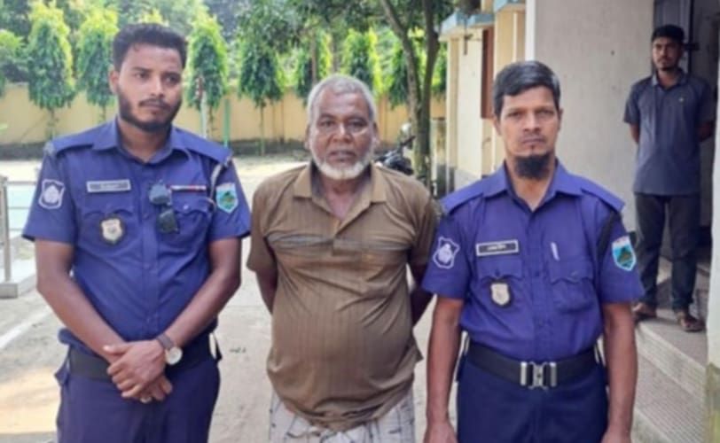 নওগাঁয় দু'জন ছাত্রীকে ধর্ষণের ঘটনায় কবিরাজ আটক