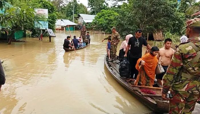 বন্যা মোকাবিলায় সেনাবাহিনীর উদ্ধার-ত্রাণ কার্যক্রম