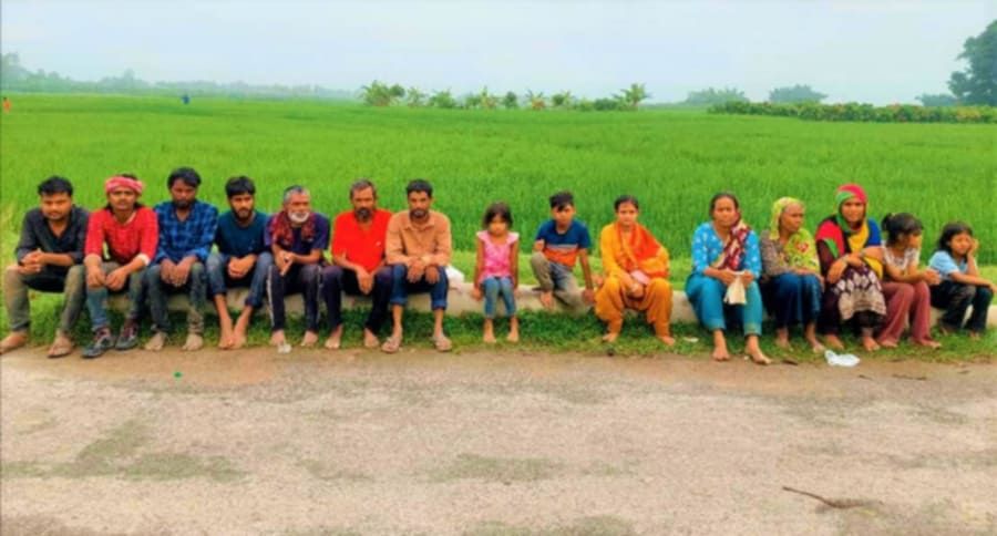 নওগাঁর সীমান্ত দিয়ে নারী ও শিশুসহ ১৬ জনকে পুশইন করেছে বিএসএফ