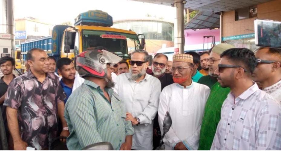 গজারিয়ায় ফিলিং স্টেশন পরিদর্শনে এমপি রতন