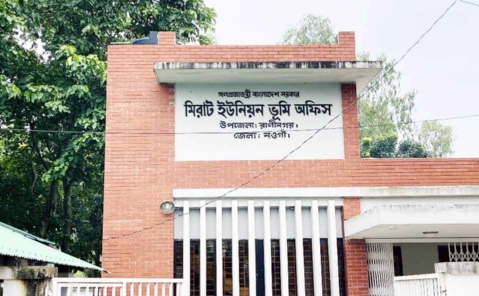 নওগাঁয় সিমাহীন দুর্নীতি  পরও বহাল তবিয়তে নায়েব দুরুল হোদা